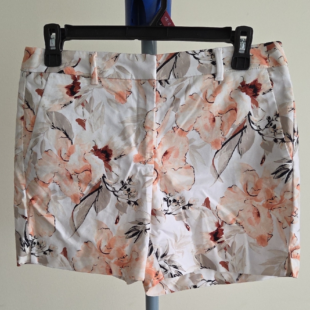 White House Black Market Floral Women's Shorts (NWOT)